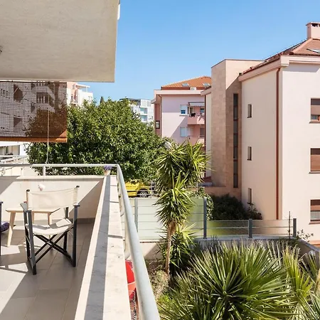 Zenta With Terrace And Sea View, 4 Min Walk To The Apartmán Split