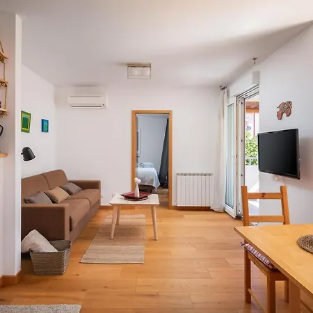 Apartmán Zenta With Terrace And Sea View, 4 Min Walk To The *
