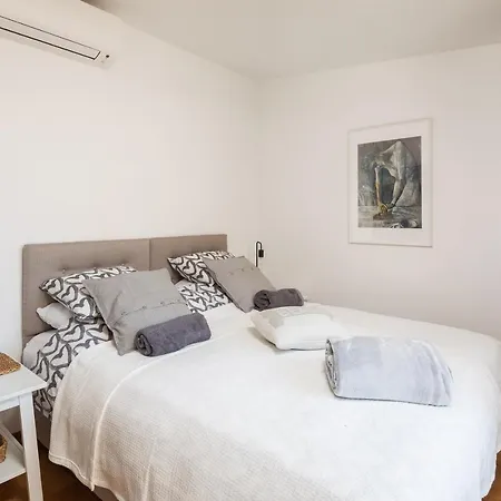 Zenta With Terrace And Sea View, 4 Min Walk To The *