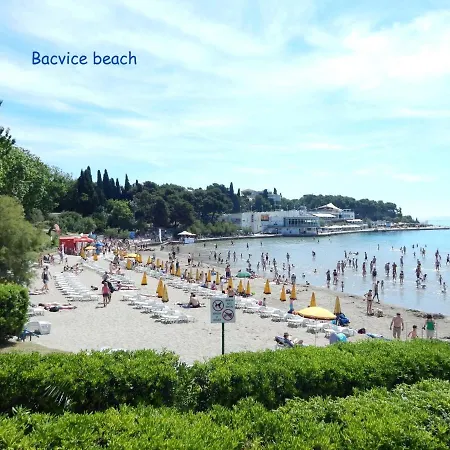 Zenta With Terrace And Sea View, 4 Min Walk To The Apartmán Split