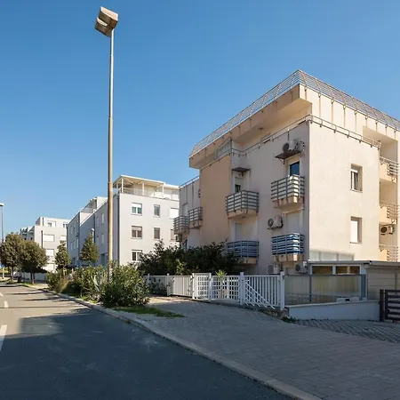 شقة Zenta With Terrace And Sea View, 4 Min Walk To The *