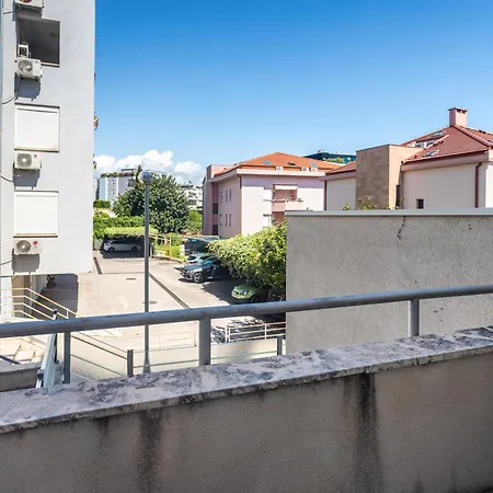 Apartmán Zenta With Terrace And Sea View, 4 Min Walk To The *